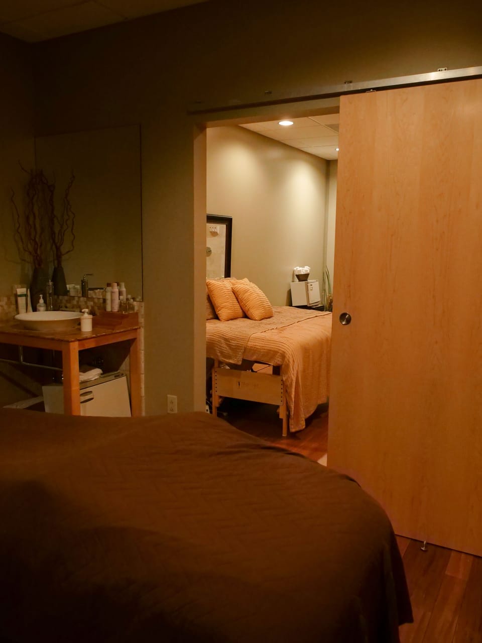 Couples treatment rooms, sauna, hot tub, steam room, body treatments