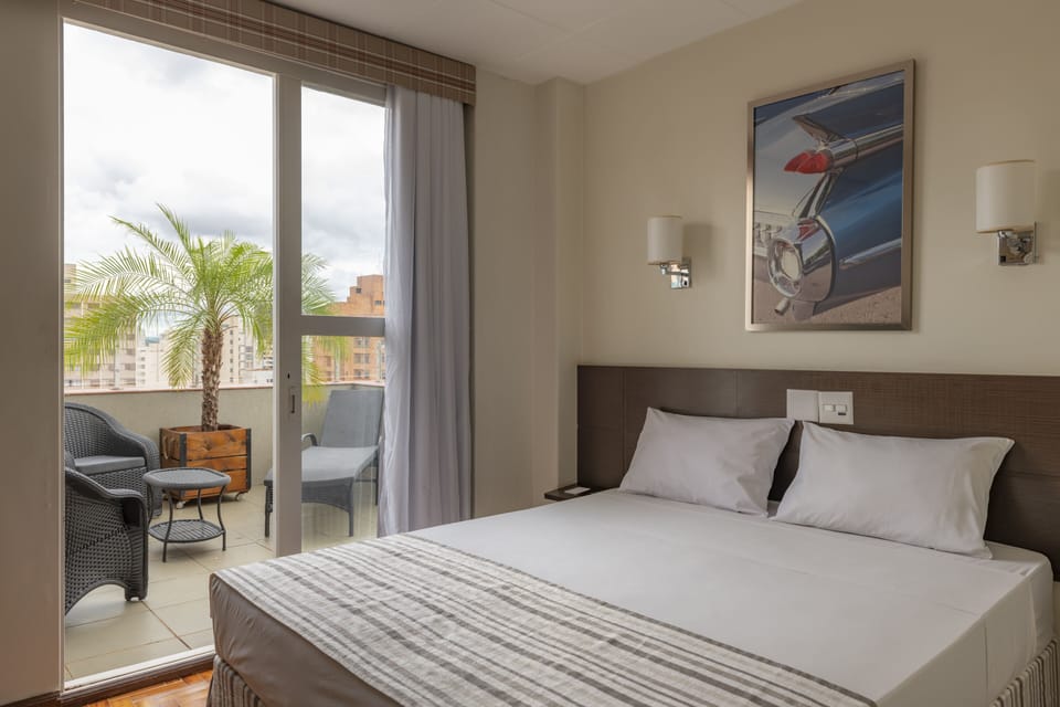 Luxury Studio Suite | Minibar, in-room safe, desk, soundproofing