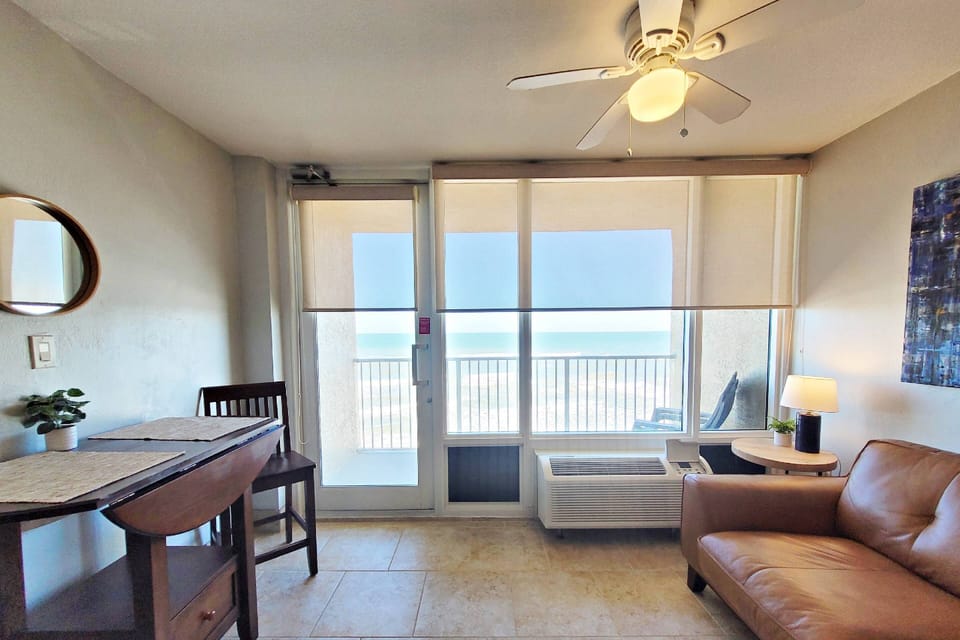 Direct Oceanfront Unit!