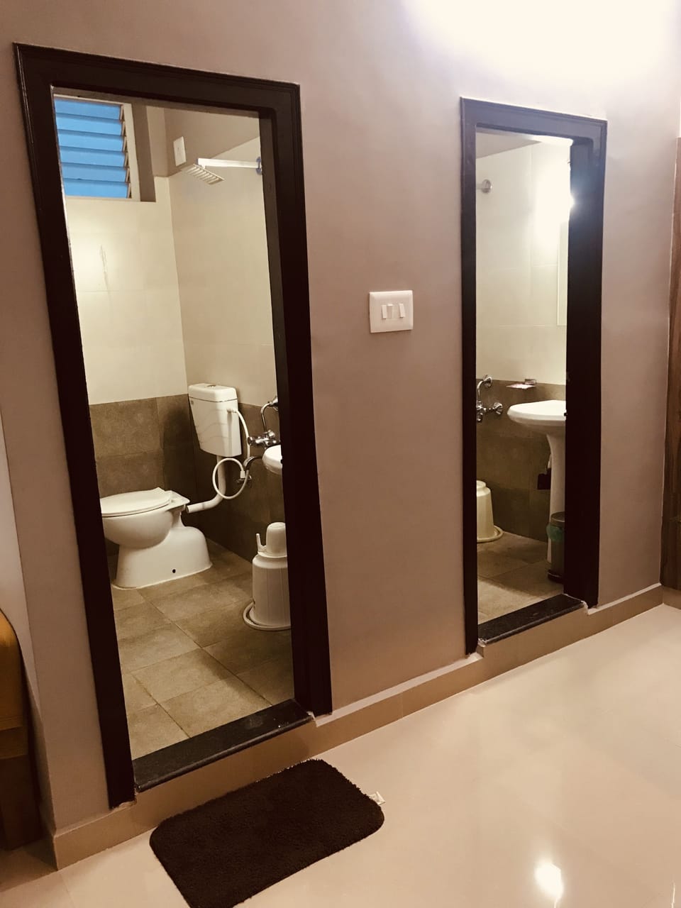Shower, free toiletries, towels