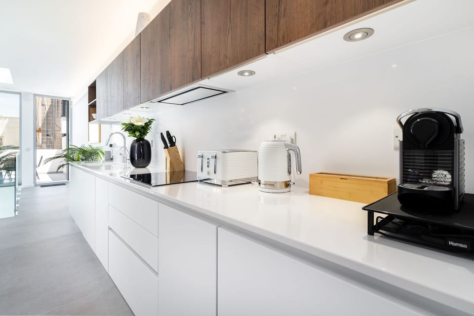 Fully equipped modern kitchen ready for you to make amazing family meals. 
