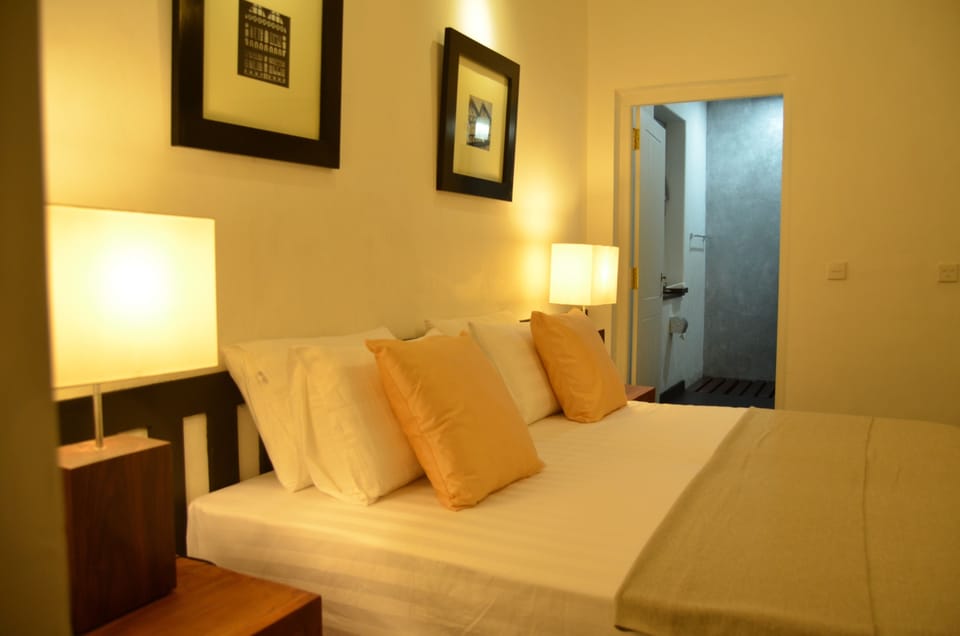 Memory foam beds, in-room safe, free WiFi