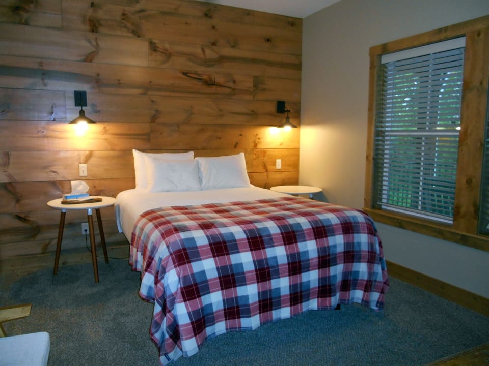 Main floor queen adjustable bed.
