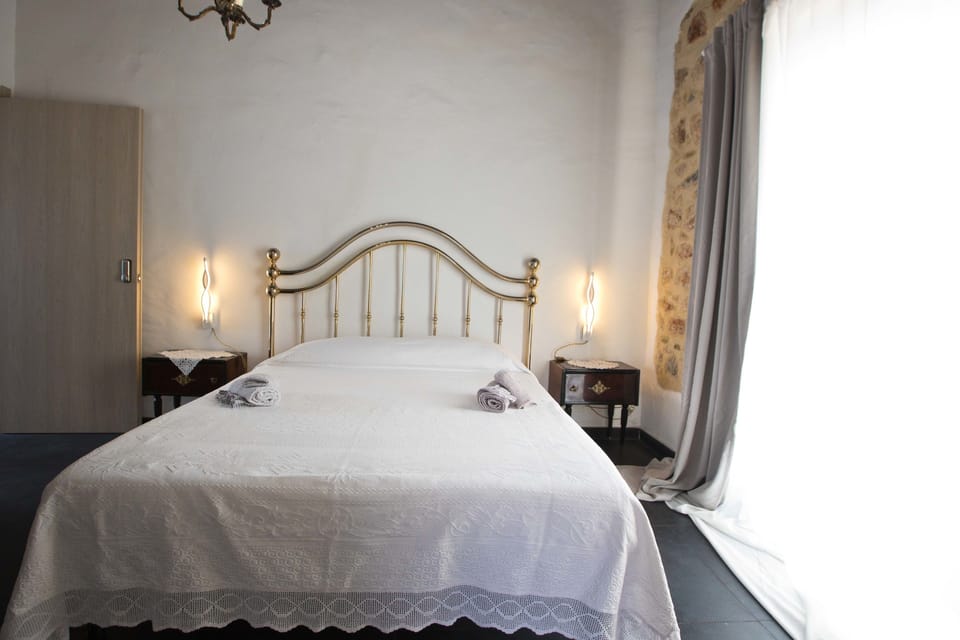 Double Room | Minibar, desk, blackout drapes, iron/ironing board