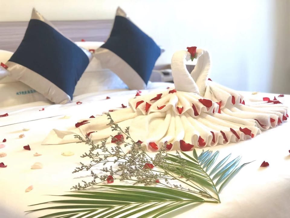 Executive Room With One-way Airport Pick up | Minibar, in-room safe, individually decorated, individually furnished