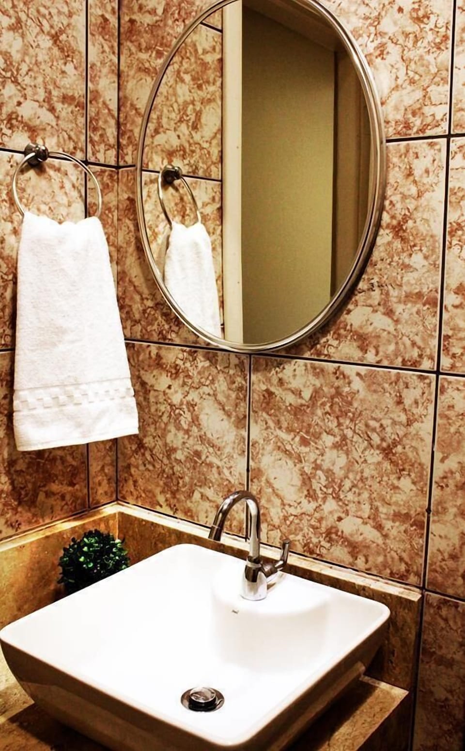 Bathroom sink