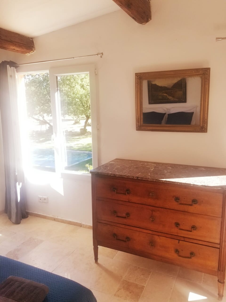 Double Room (Chambre des toits) | Individually decorated, individually furnished, laptop workspace