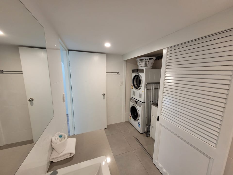 U19 BATH LAUNDRY
