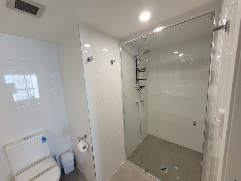 U19 MASTER ENSUITE