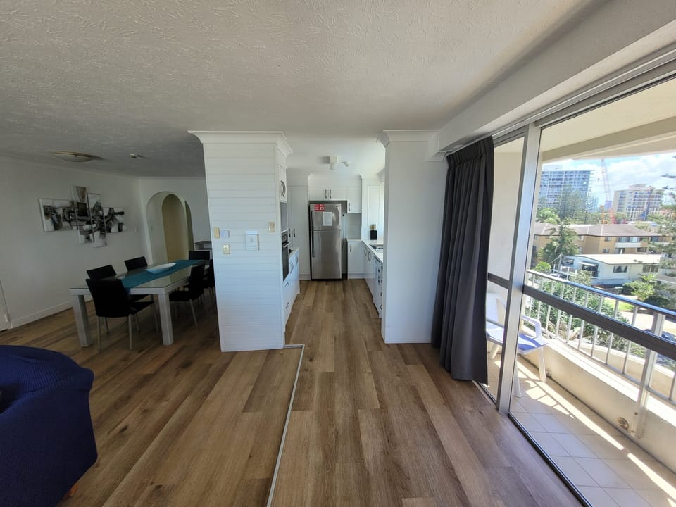 U19 KITCHEN ENTRY