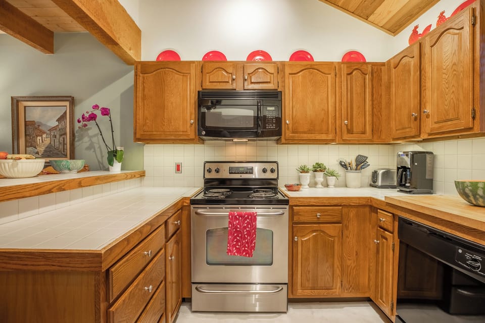 Well-equipped kitchen with classic cabinetry