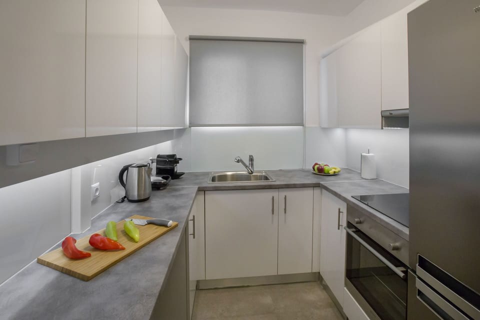 Apartment, 1 Bedroom | Private kitchen | Fridge, oven, stovetop, coffee/tea maker