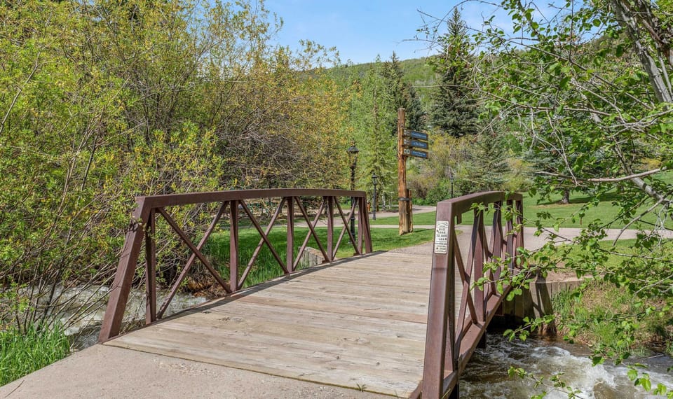 Condo, 2 Bedrooms | Property grounds