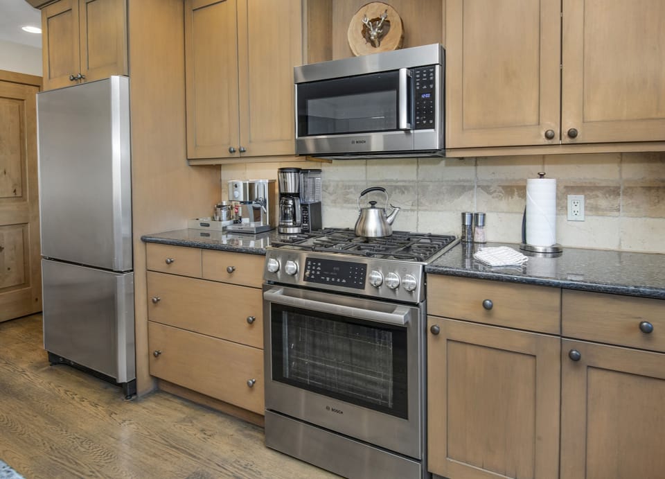 House, 4 Bedrooms | Private kitchen | Fridge, microwave, oven, dishwasher