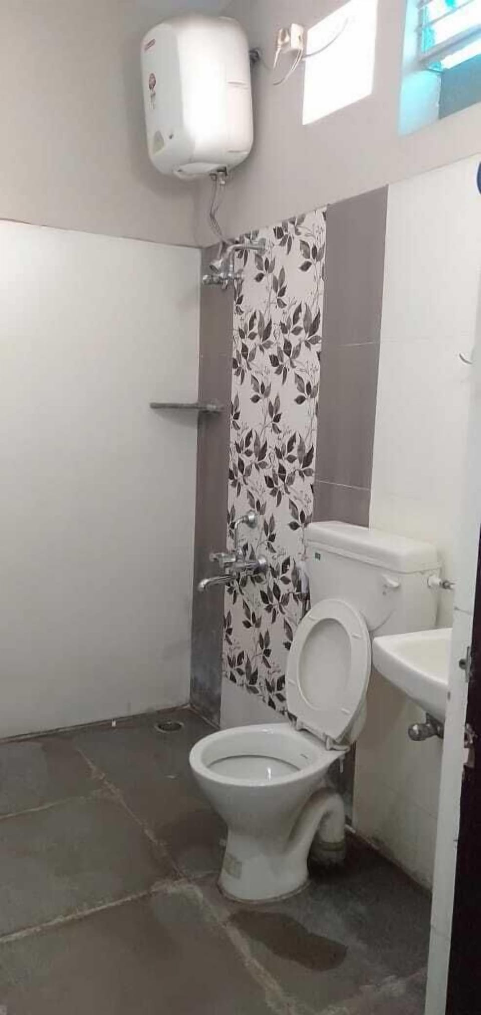 Shower, free toiletries, towels, soap
