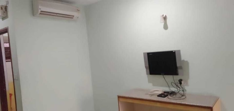 In-room safe, blackout drapes, bed sheets