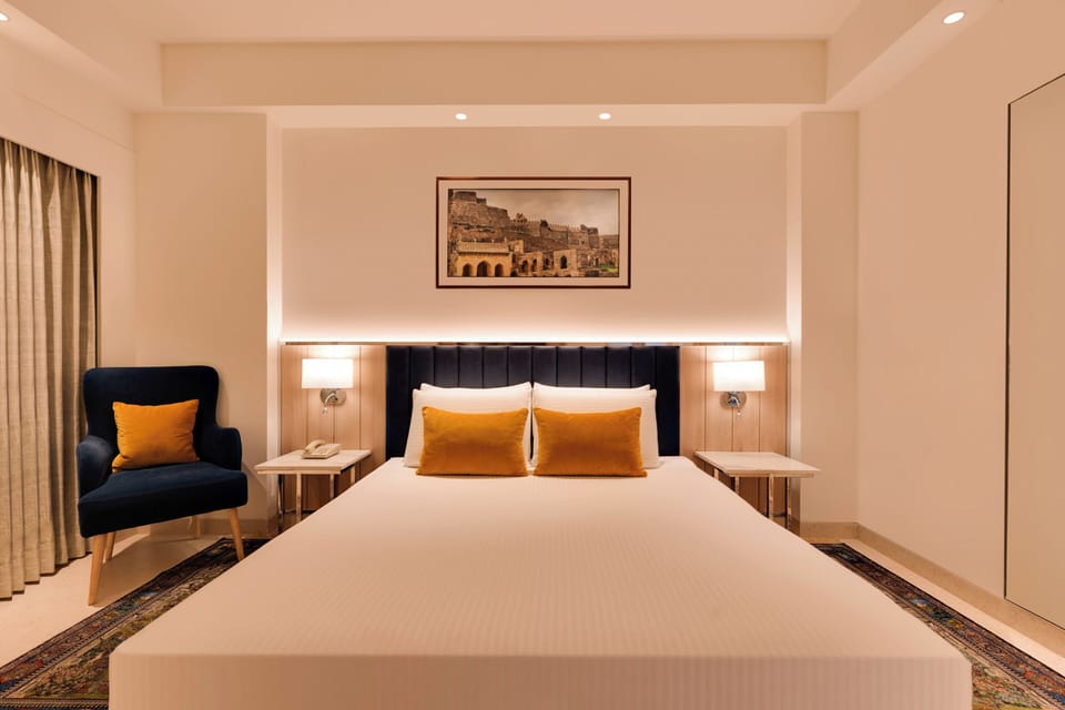 Executive Suite | Minibar, in-room safe, desk, laptop workspace