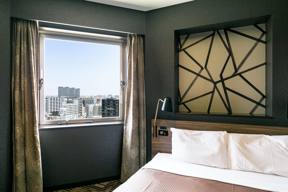 Premium bedding, down comforters, desk, blackout drapes