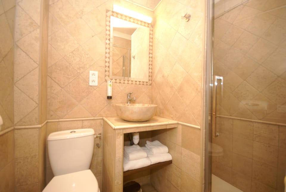 Free toiletries, hair dryer, towels
