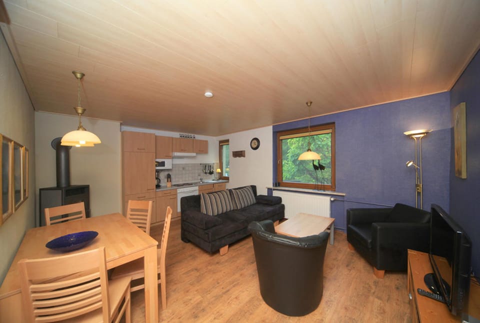 Suite | Living area | TV