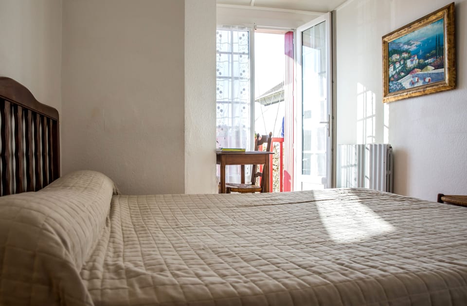 Double Room | Desk, soundproofing, free cribs/infant beds, free WiFi