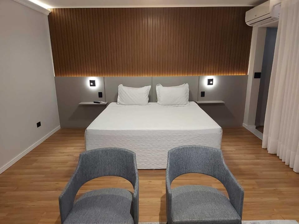 Premium Suite, 1 Queen Bed | Minibar, in-room safe, desk, blackout drapes