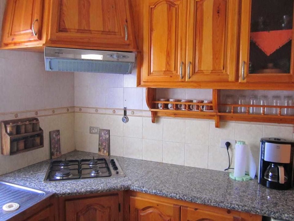 House, 3 Bedrooms | Private kitchen | Fridge, microwave, oven, stovetop