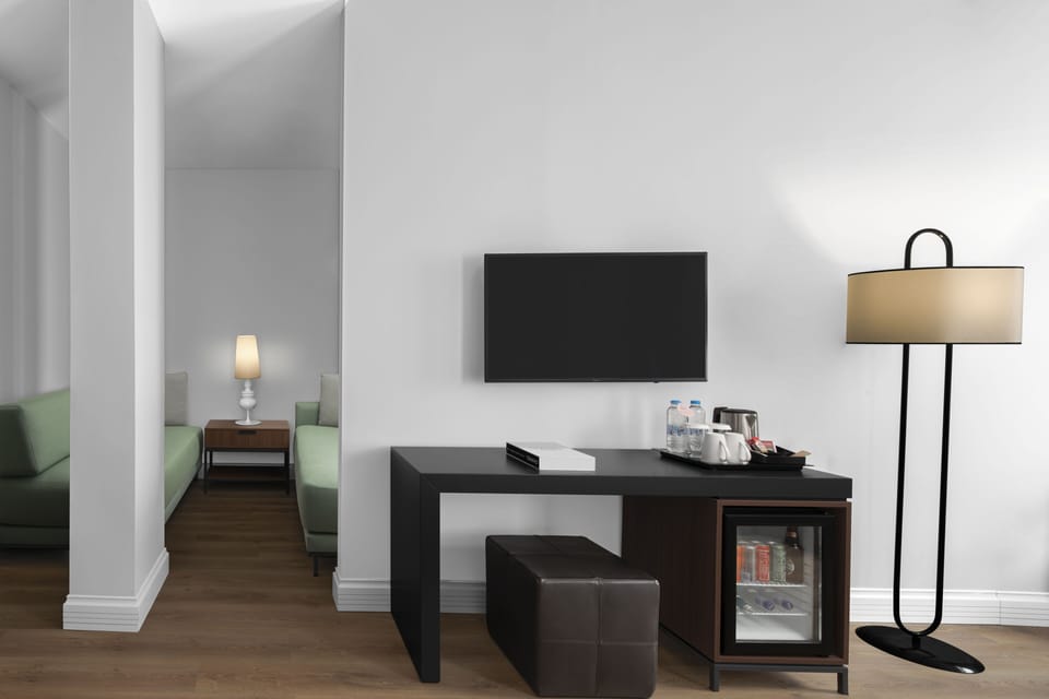Deluxe Family Room | Premium bedding, minibar, in-room safe, soundproofing