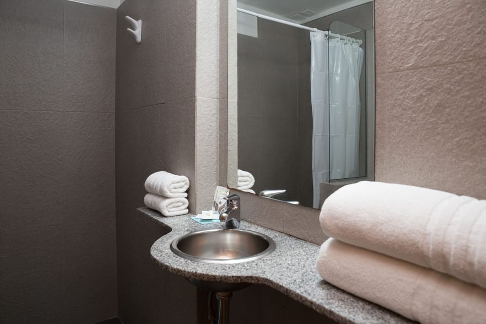 Basic Double Room | In-room safe, laptop workspace, soundproofing, free WiFi