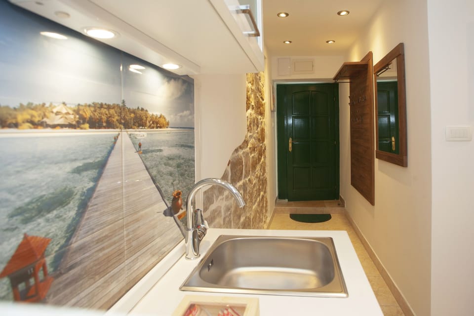 Traditional Double Room, 1 Queen Bed | Cribs (free), WiFi (free), individually decorated