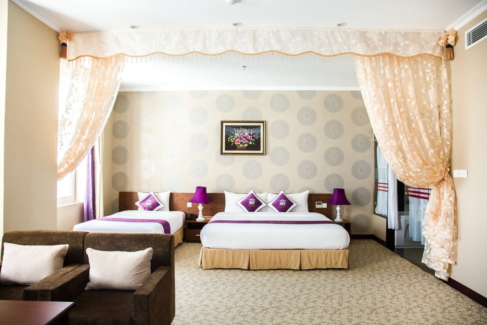 Suite | Premium bedding, pillowtop beds, minibar, in-room safe