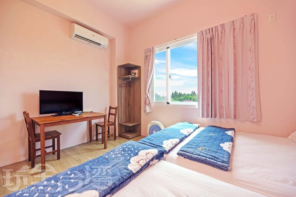 Comfort Triple Room | Individually furnished, laptop workspace, blackout drapes, free WiFi