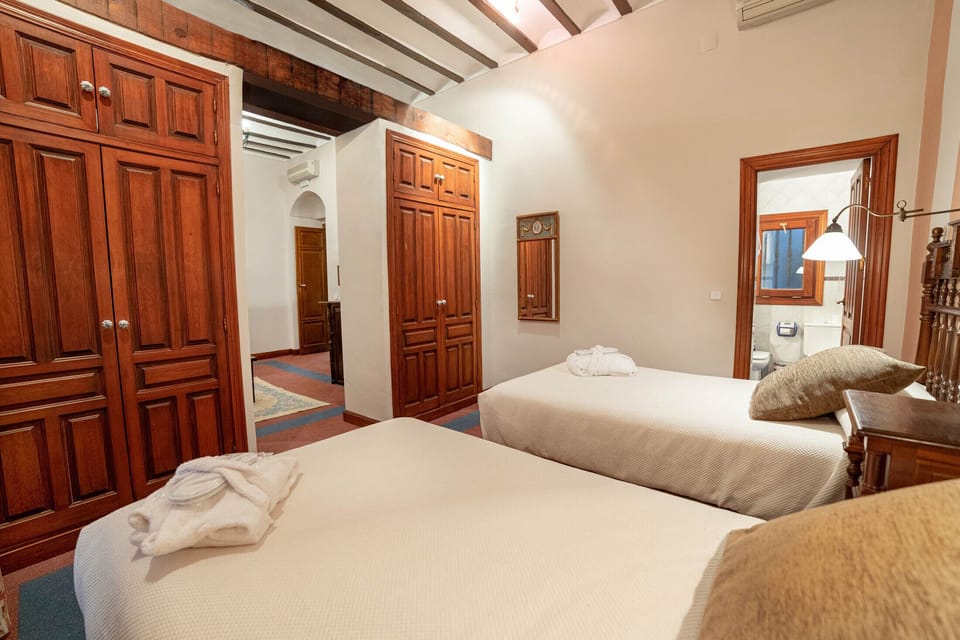 Superior Twin Room | Minibar, in-room safe, soundproofing, free cribs/infant beds