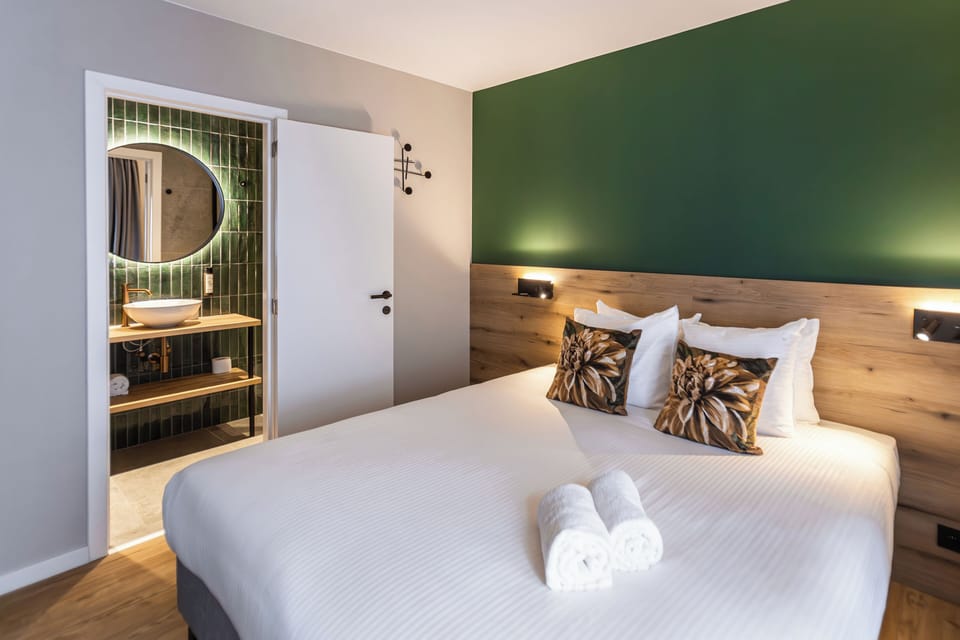 Executive Suite | Minibar, in-room safe, individually decorated, individually furnished