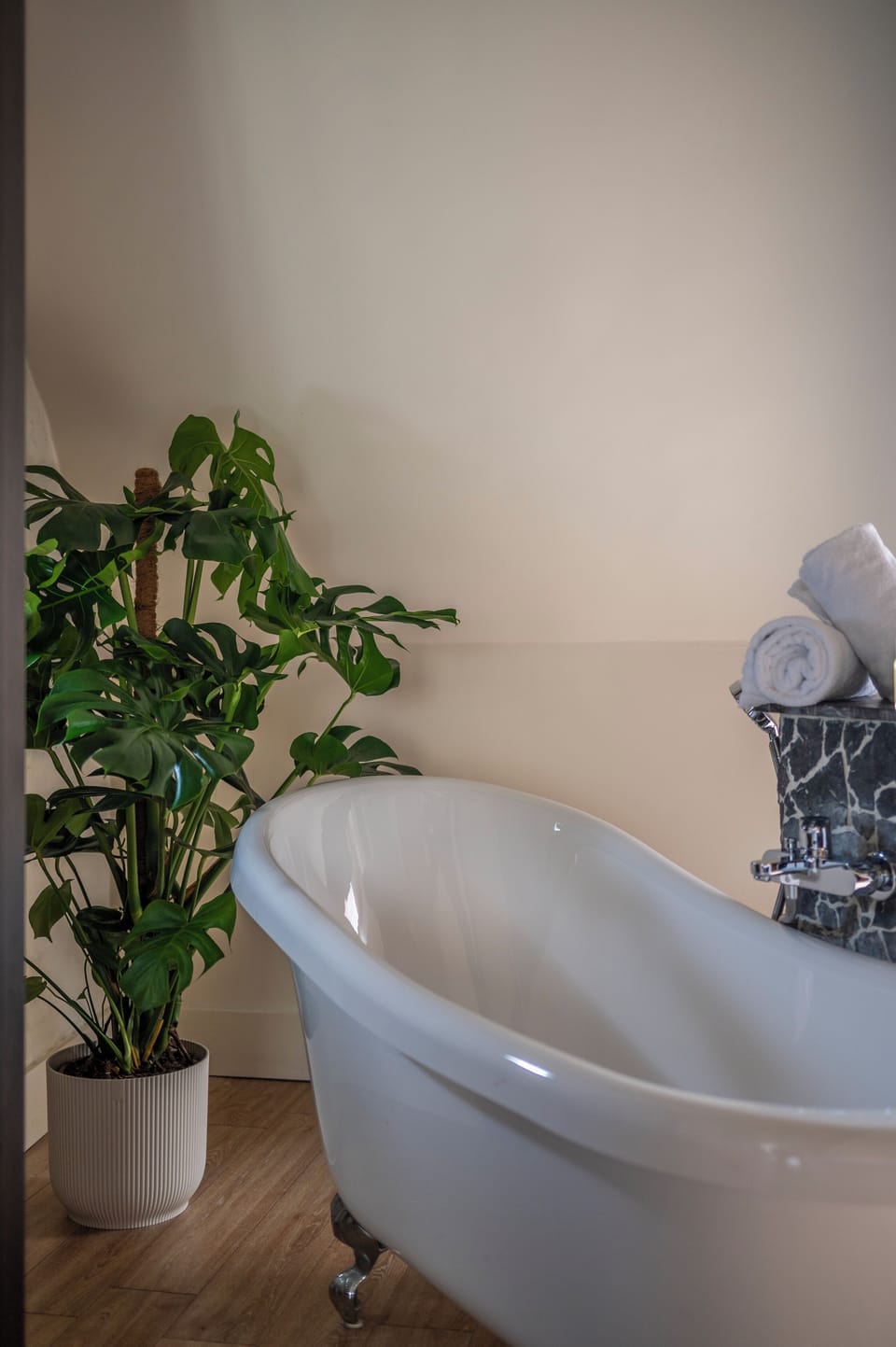 Luxury Double Room | Minibar, in-room safe, individually decorated, individually furnished