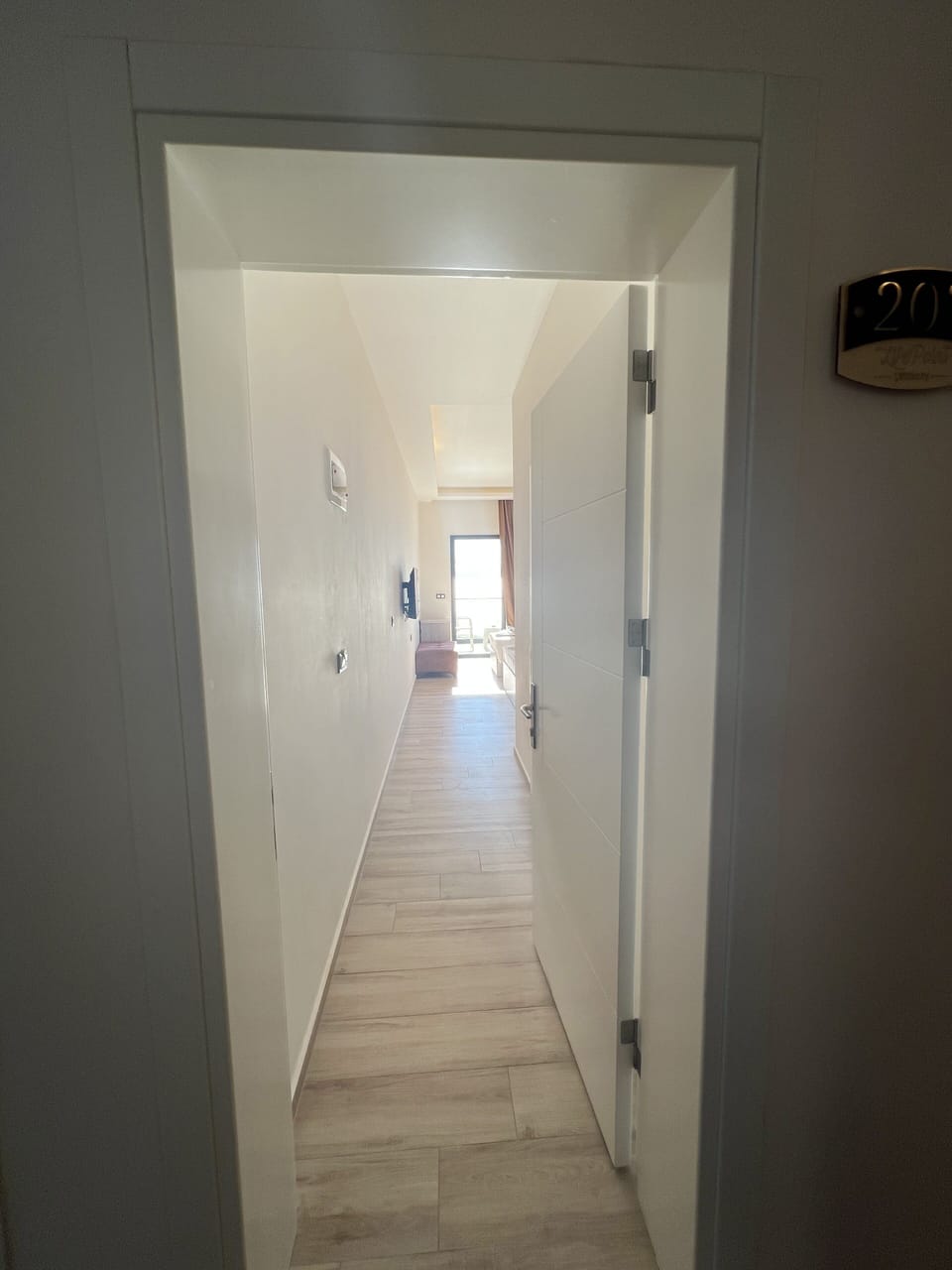 Deluxe Room | In-room safe, individually decorated, laptop workspace, blackout drapes