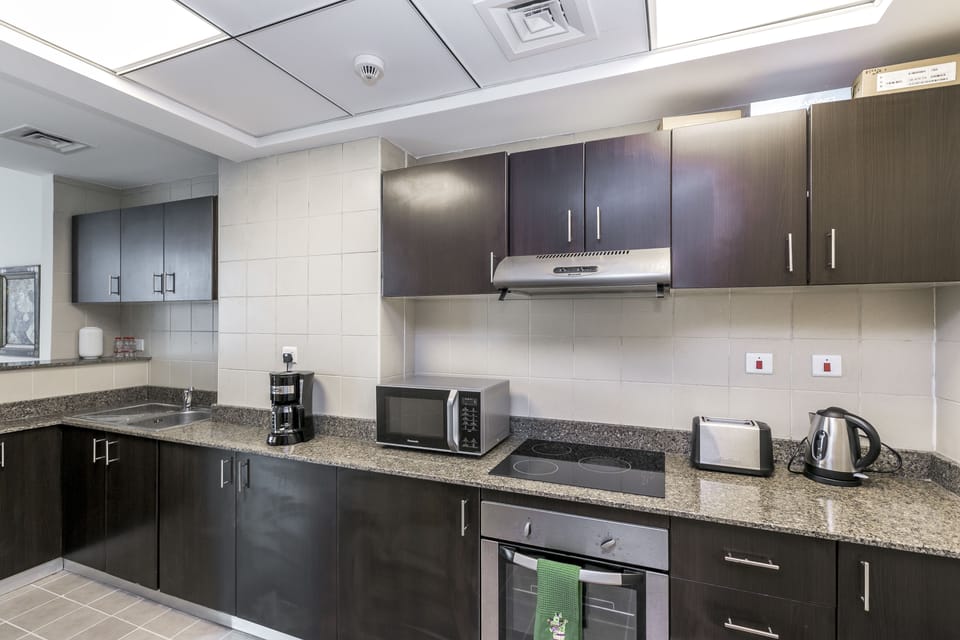 DHH - High Floor Spacious 2 Beds Torch Dubai Marina | Private kitchen | Full-size fridge, microwave, oven, stovetop