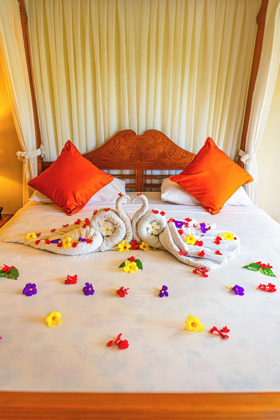 Honeymoon Suite, 1 Queen Bed | Premium bedding, down comforters, pillowtop beds, in-room safe