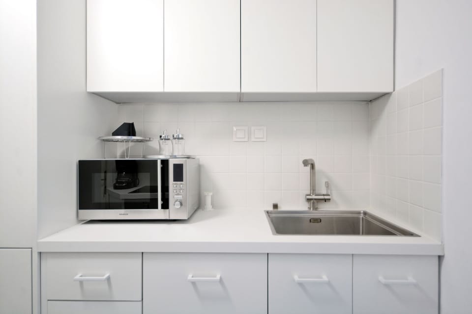 Deluxe Apartment, 4 Bedrooms, Private Bathroom, Ground Floor | Private kitchen | Full-size fridge, microwave, oven, stovetop