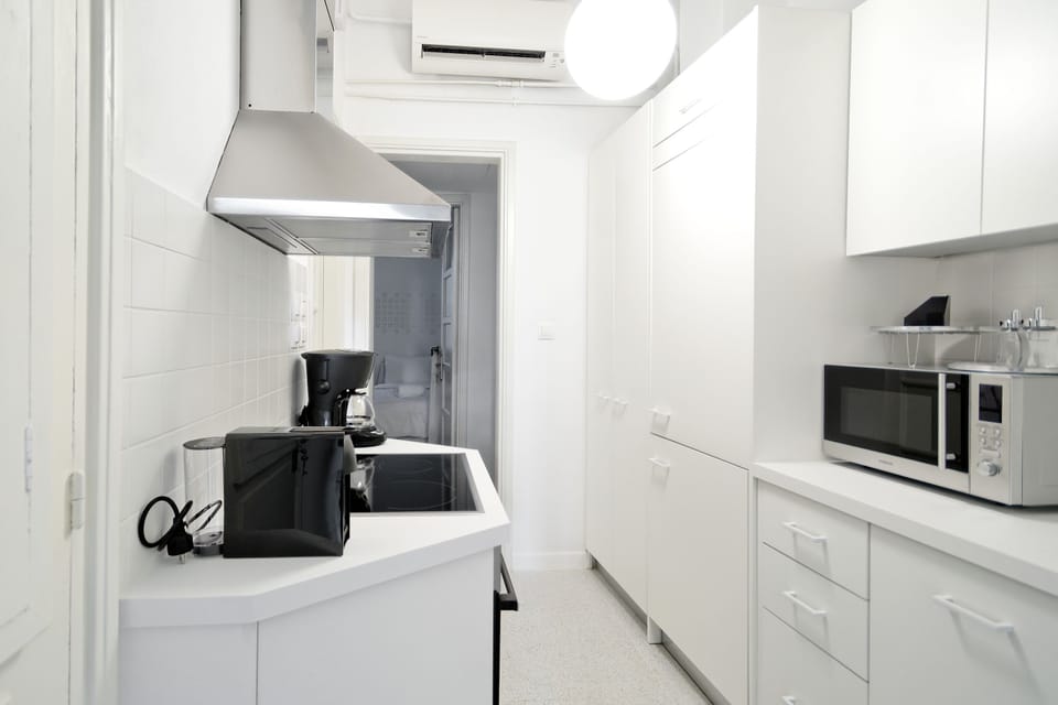 Deluxe Apartment, 4 Bedrooms, Private Bathroom, Ground Floor | Private kitchen | Full-size fridge, microwave, oven, stovetop