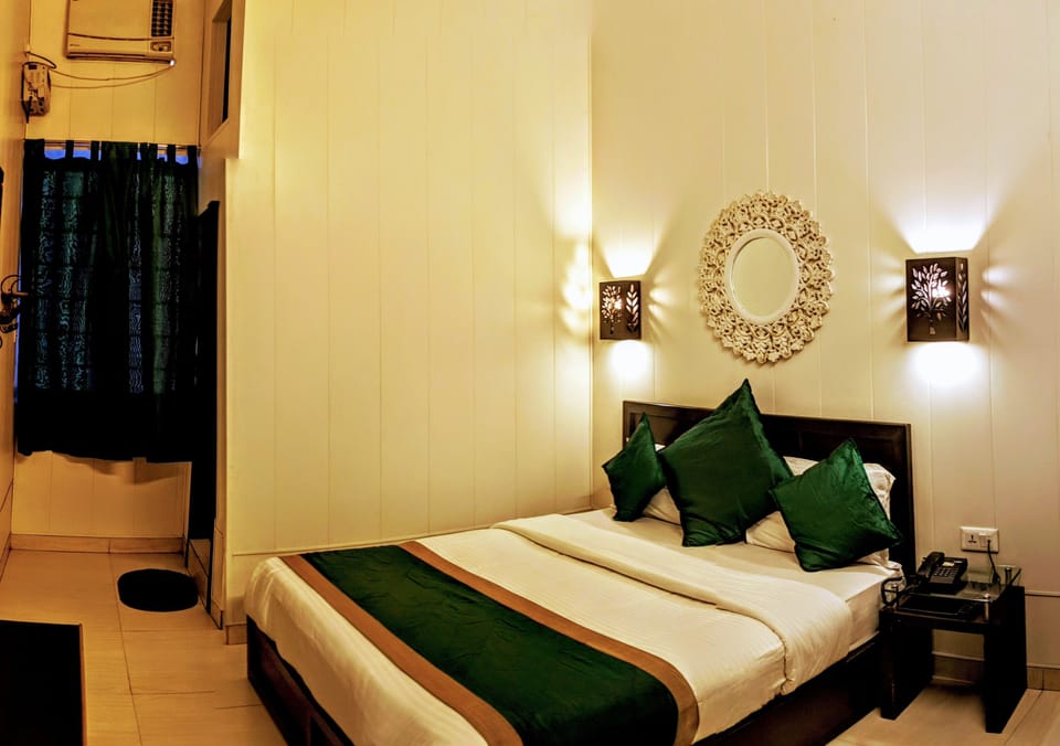 Standard Room | Premium bedding, individually decorated, individually furnished, desk