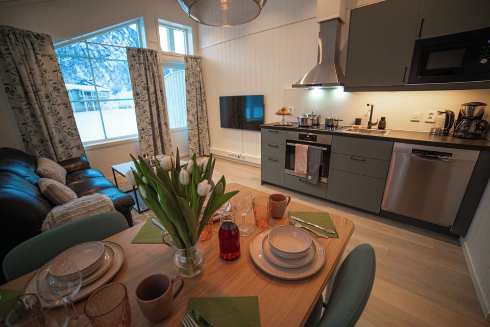 Deluxe Apartment, 1 Bedroom, Mountain View (Pets not allowed) | Free WiFi, bed sheets