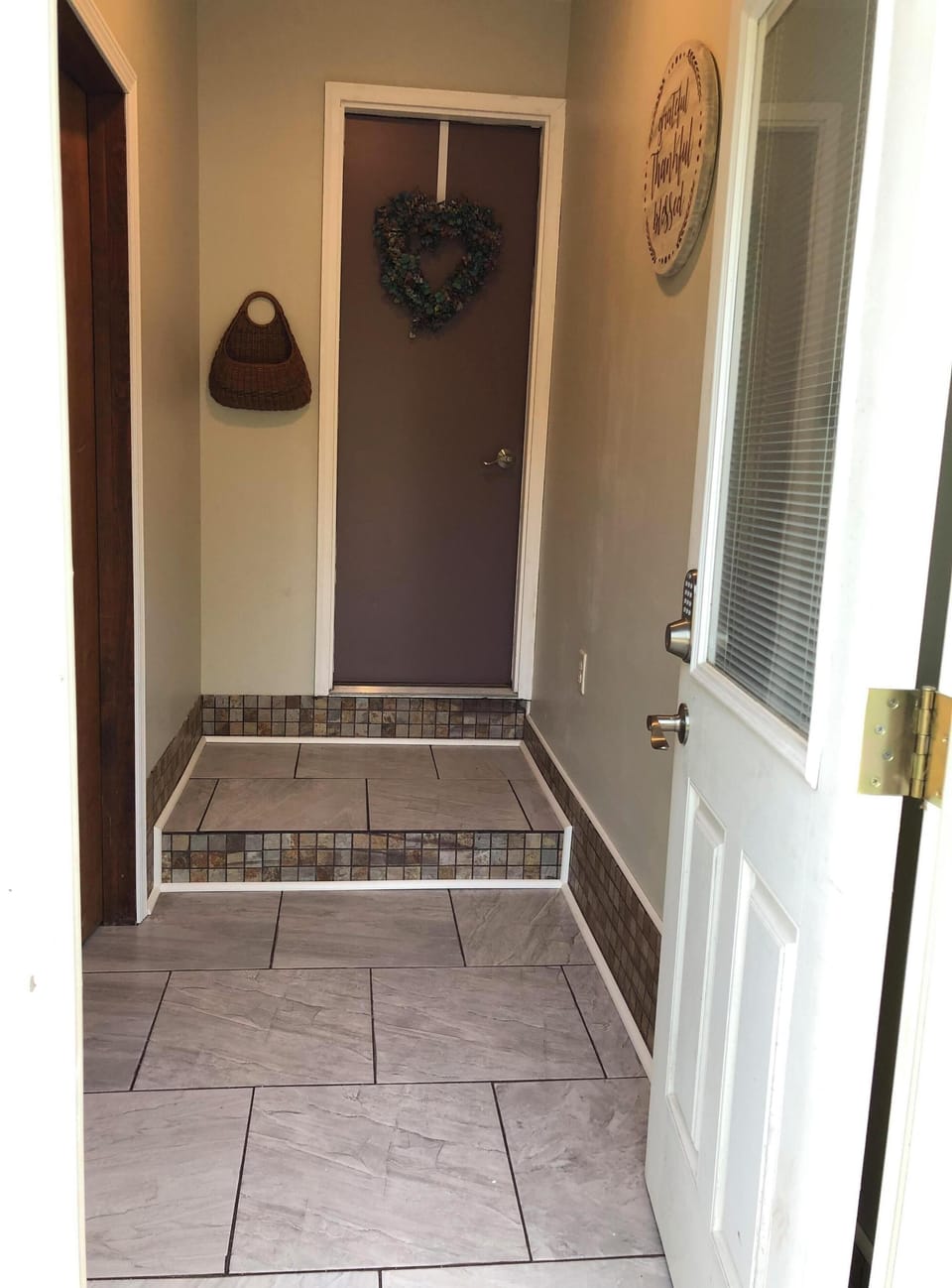 Walk in to the apartment from the private entrance. 