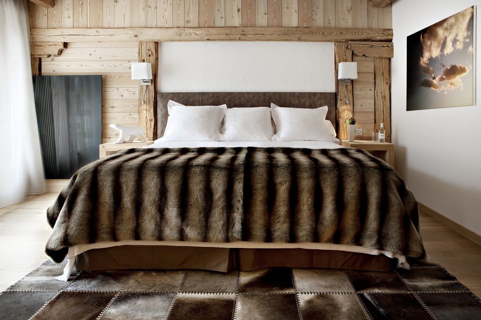 Egyptian cotton sheets, premium bedding, pillowtop beds, minibar