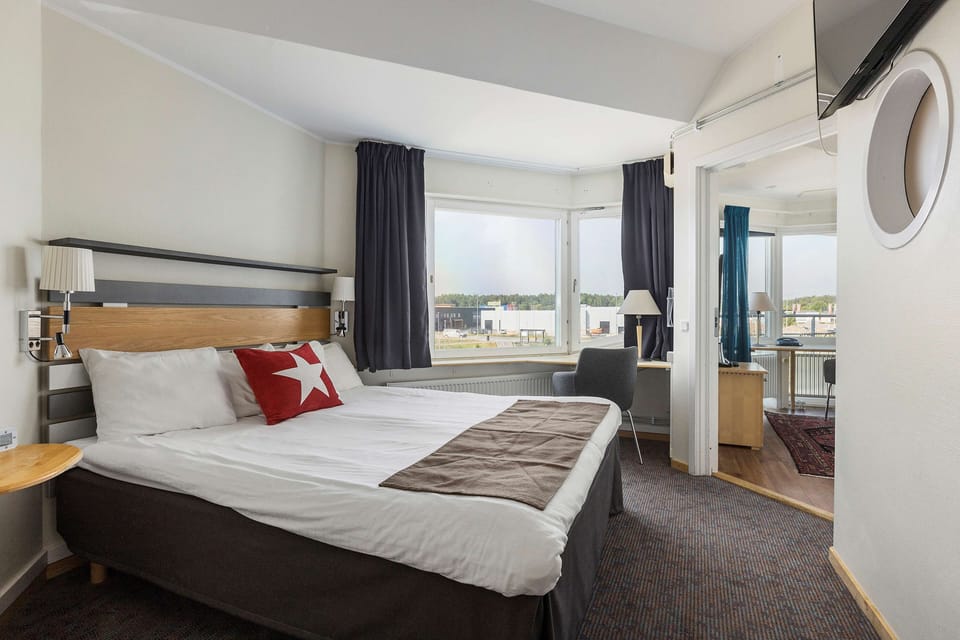 Suite, 1 Queen Bed, Non Smoking, Balcony | Desk, laptop workspace, blackout drapes, cribs (surcharge)