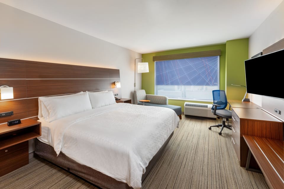 Suite, 1 King Bed | Room amenity