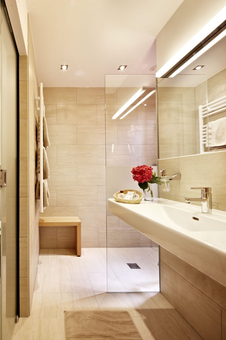 Single Room, Balcony | Bathroom | Deep soaking tub, hair dryer, bathrobes, slippers