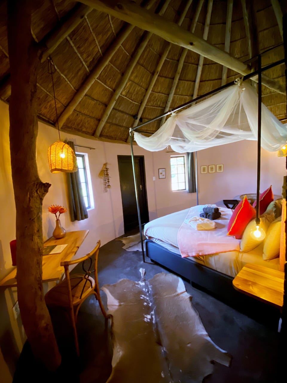 Premium bedding, in-room safe, WiFi (free), bed sheets