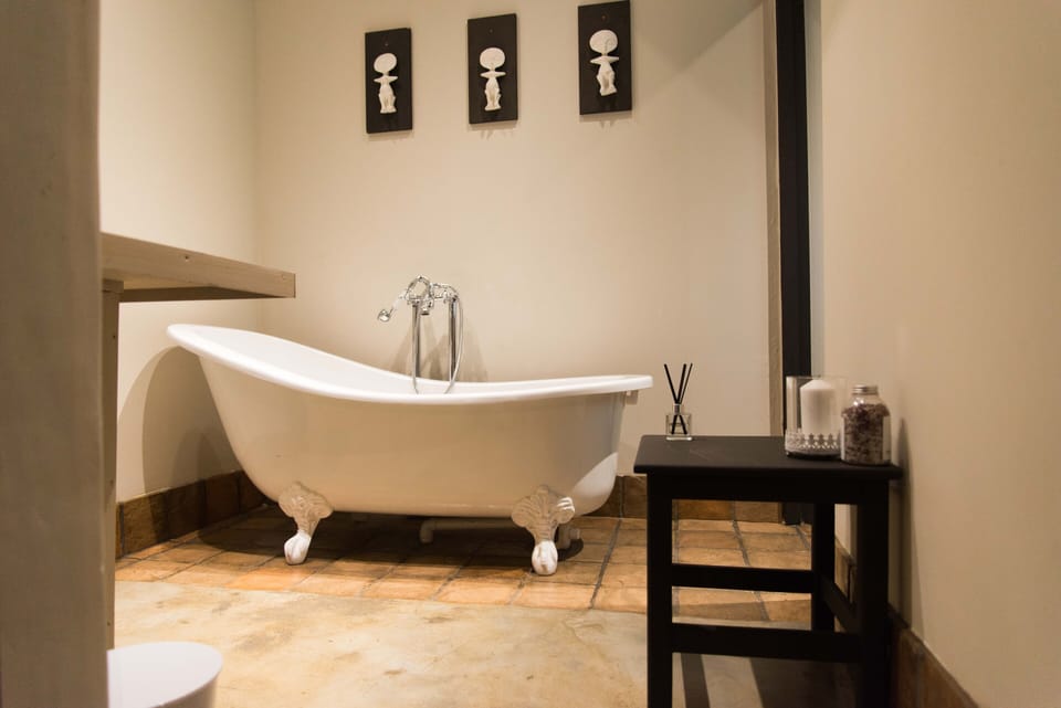 Superior Triple Room | Bathroom | Free toiletries, hair dryer, bathrobes, slippers