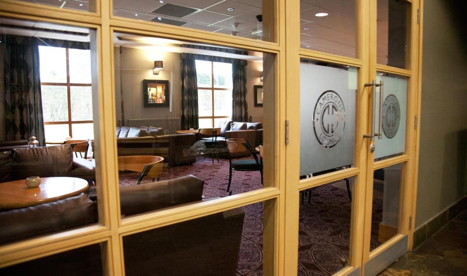 Breakfast, lunch, dinner served; British cuisine 